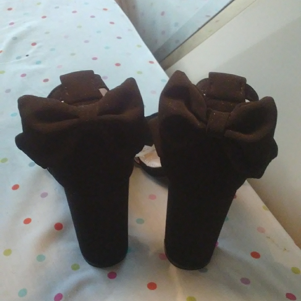 Heels - Picture 3 of 3